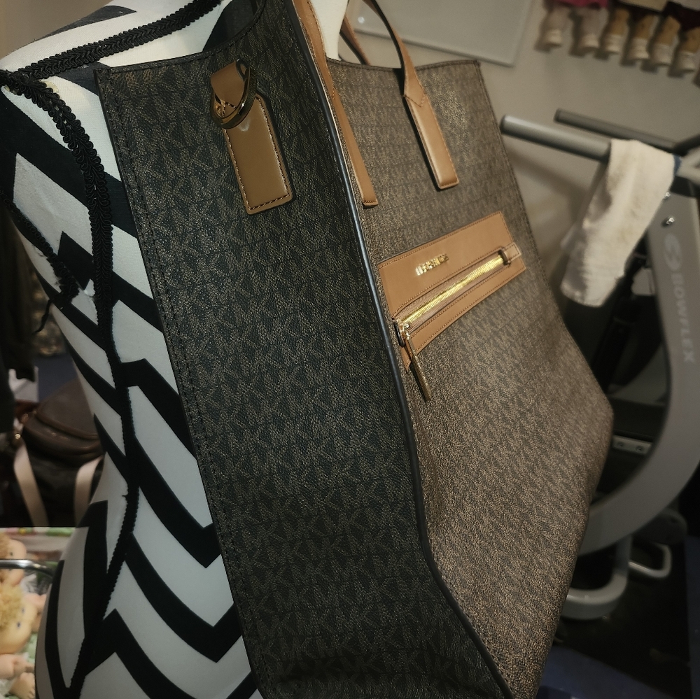 Michael Kors Dark Brown Signature Tote Acron Kensly Tote - Picture 4 of 7